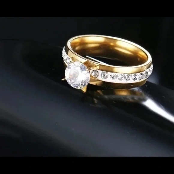gold or Silver Zircon Ring - Picture 3 of 7